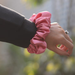 Silk Scrunchie – Pink